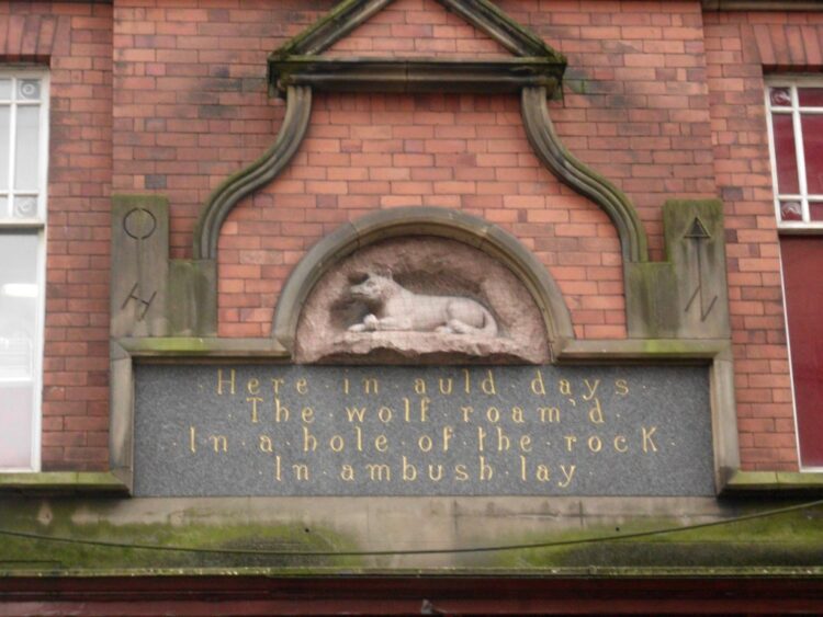 Wolf statue on the Wolfcraig Building in Port Street, Stirling designed by local architect, John Allan. The text below the statue makes reference to the legend of the Stirling Wolf.
